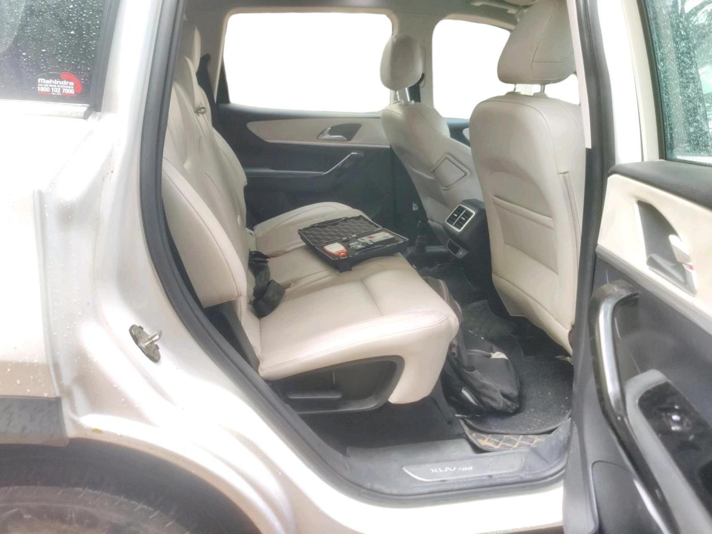 2022 Mahindra XUV700 AX 7 LUXURY P AT 7 STR, Petrol, Automatic, 36,674 km, interior