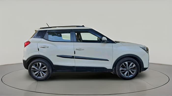 2021 Mahindra XUV300 W8 (O) 1.5 DIESEL, Diesel, Manual, 1,02,030 km, exterior