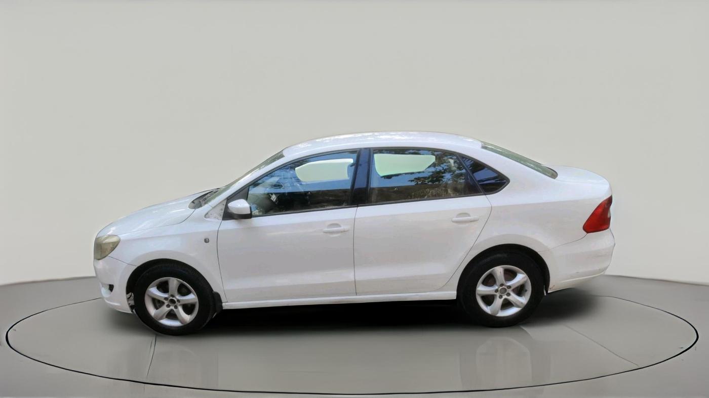 2013 Skoda Rapid AMBITION 1.6 TDI CR MT, Diesel, Manual, 1,11,809 km, exterior