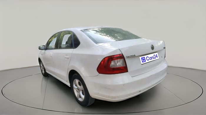 2013 Skoda Rapid AMBITION 1.6 TDI CR MT, Diesel, Manual, 1,11,809 km, exterior