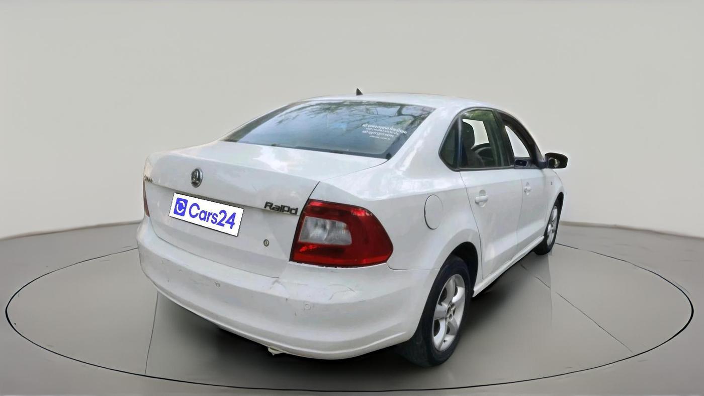 2013 Skoda Rapid AMBITION 1.6 TDI CR MT, Diesel, Manual, 1,11,809 km, exterior