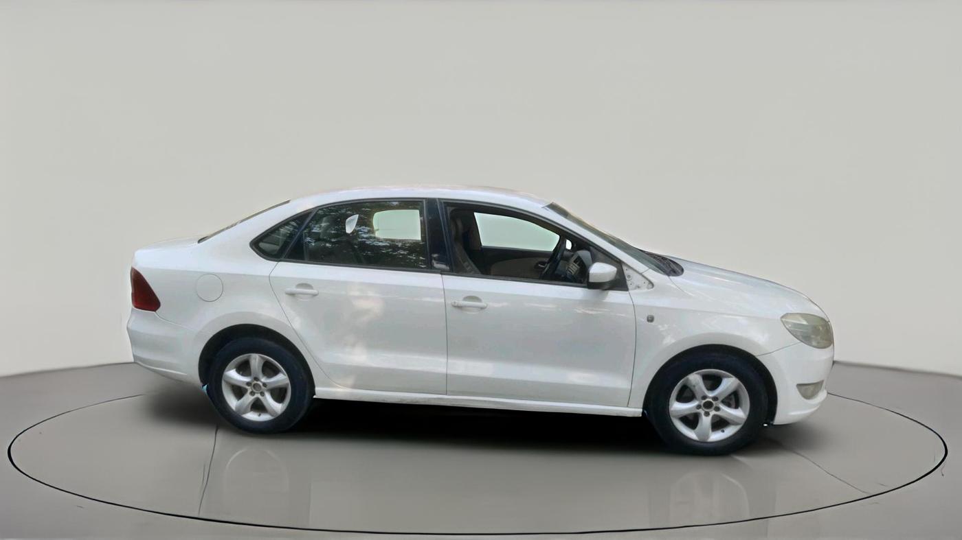 2013 Skoda Rapid AMBITION 1.6 TDI CR MT, Diesel, Manual, 1,11,809 km, exterior