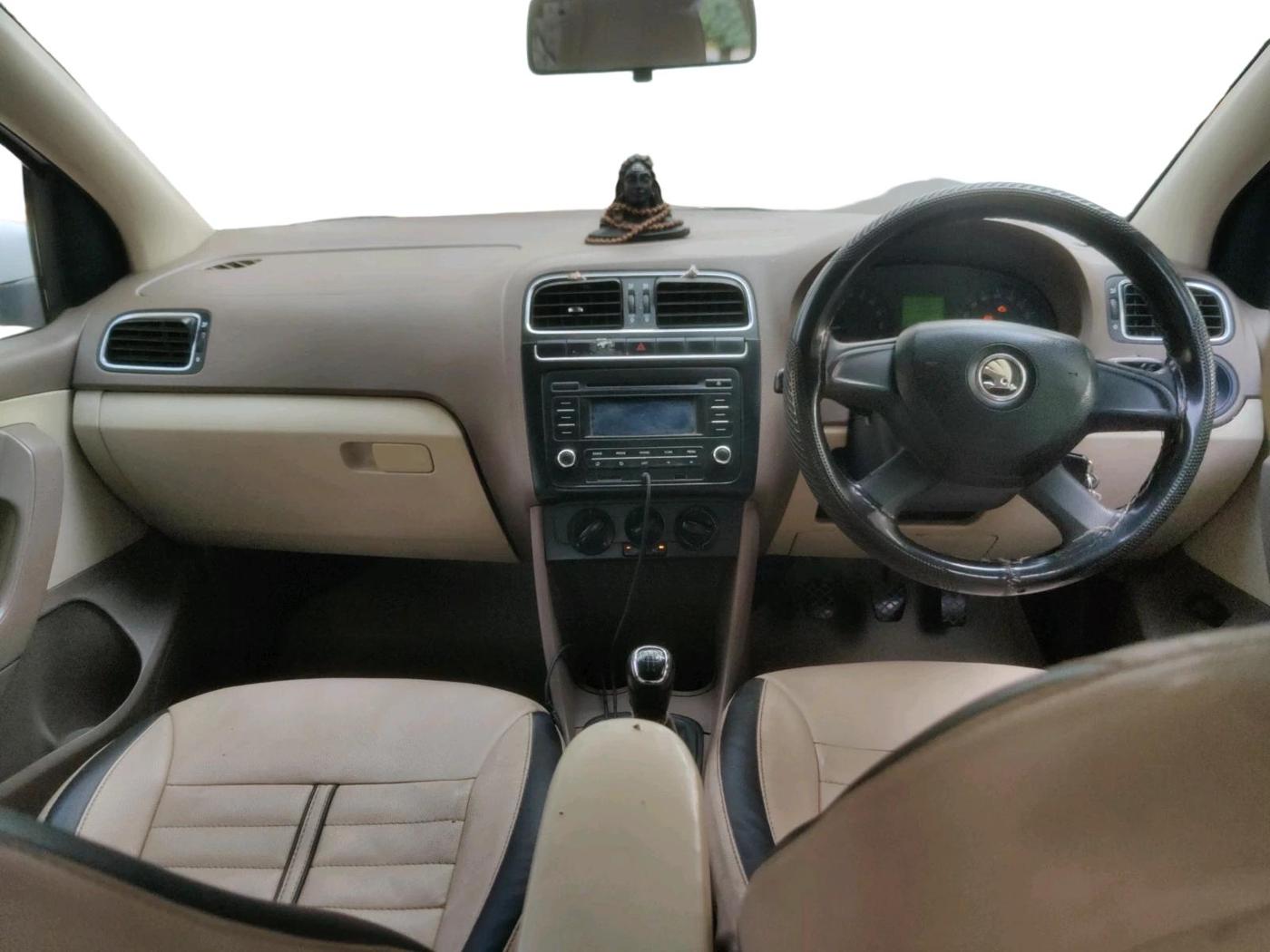 2013 Skoda Rapid AMBITION 1.6 TDI CR MT, Diesel, Manual, 1,11,809 km, interior