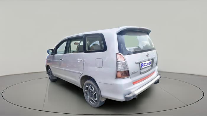 2011 Toyota Innova G1 2.5, Diesel, Manual, 1,24,510 km, exterior