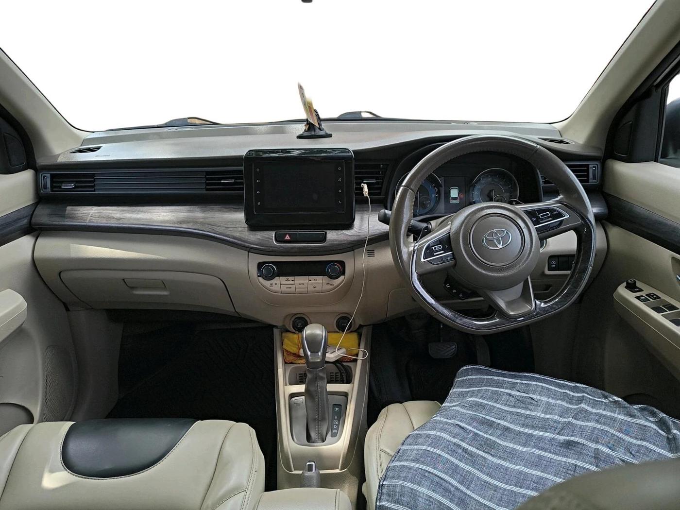 2023 Toyota RUMION V AT , Petrol, Automatic, 53,948 km, interior