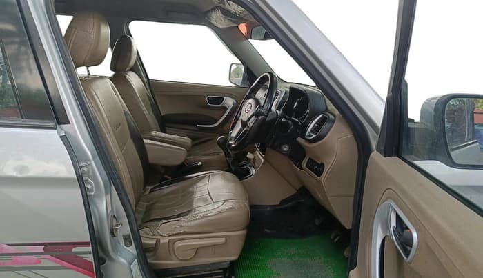 2016 Mahindra TUV300 T8, Diesel, Manual, 95,280 km, interior