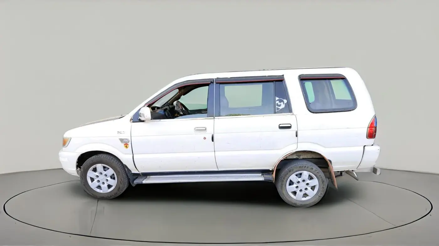 2013 Chevrolet Tavera NEO 3 LS 10 STR BS III, Diesel, Manual, 2,44,632 km, exterior