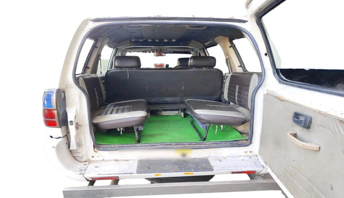 2013 Chevrolet Tavera NEO 3 LS 10 STR BS III, Diesel, Manual, 2,44,632 km, exterior