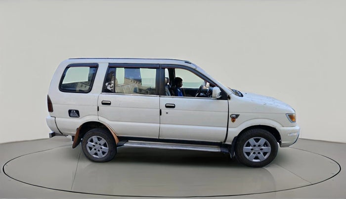 2013 Chevrolet Tavera NEO 3 LS 10 STR BS III, Diesel, Manual, 2,44,632 km, exterior