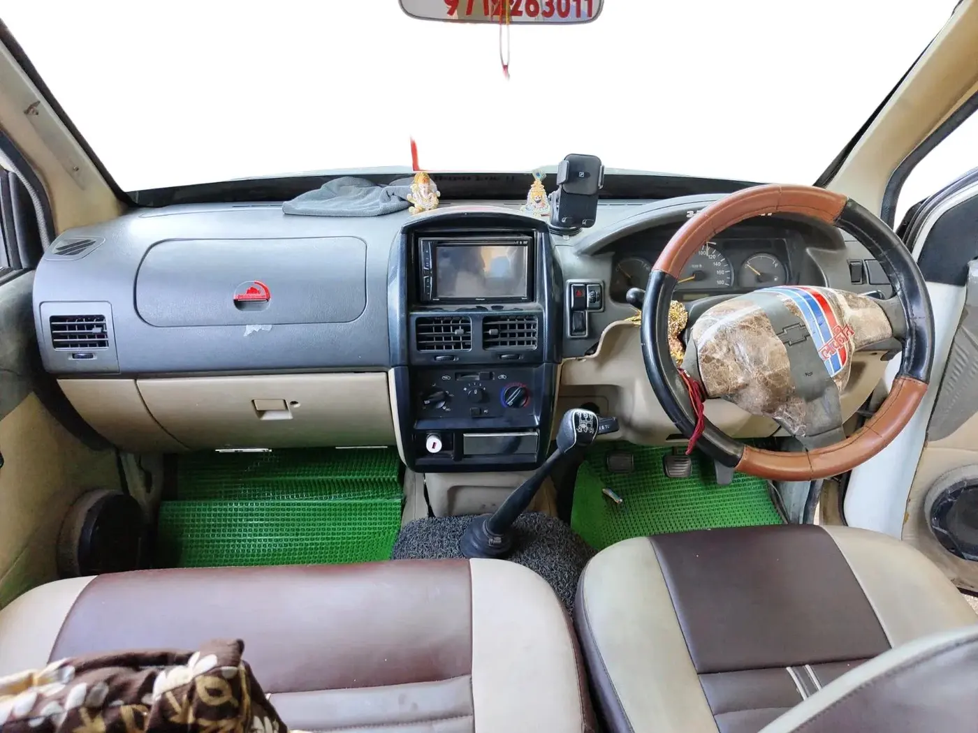 2013 Chevrolet Tavera NEO 3 LS 10 STR BS III, Diesel, Manual, 2,44,632 km, interior