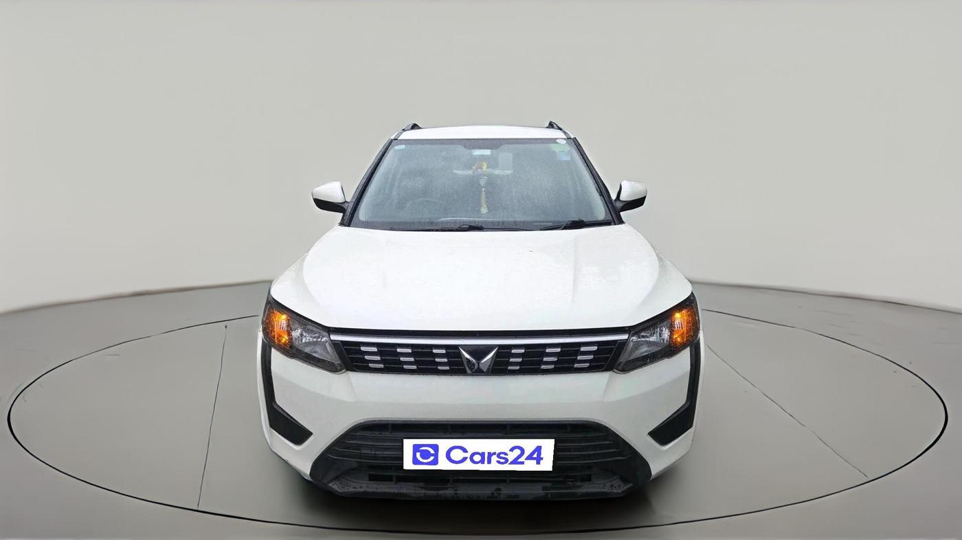 2022 Mahindra XUV300 W6 1.5 DIESEL AMT, Diesel, Automatic, 82,890 km, exterior