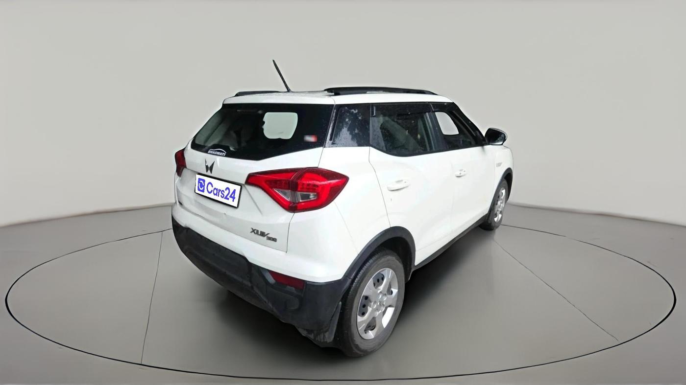 2022 Mahindra XUV300 W6 1.5 DIESEL AMT, Diesel, Automatic, 82,890 km, exterior