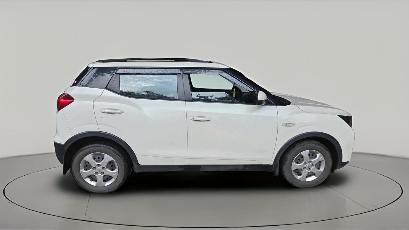 2022 Mahindra XUV300 W6 1.5 DIESEL AMT, Diesel, Automatic, 82,890 km, exterior