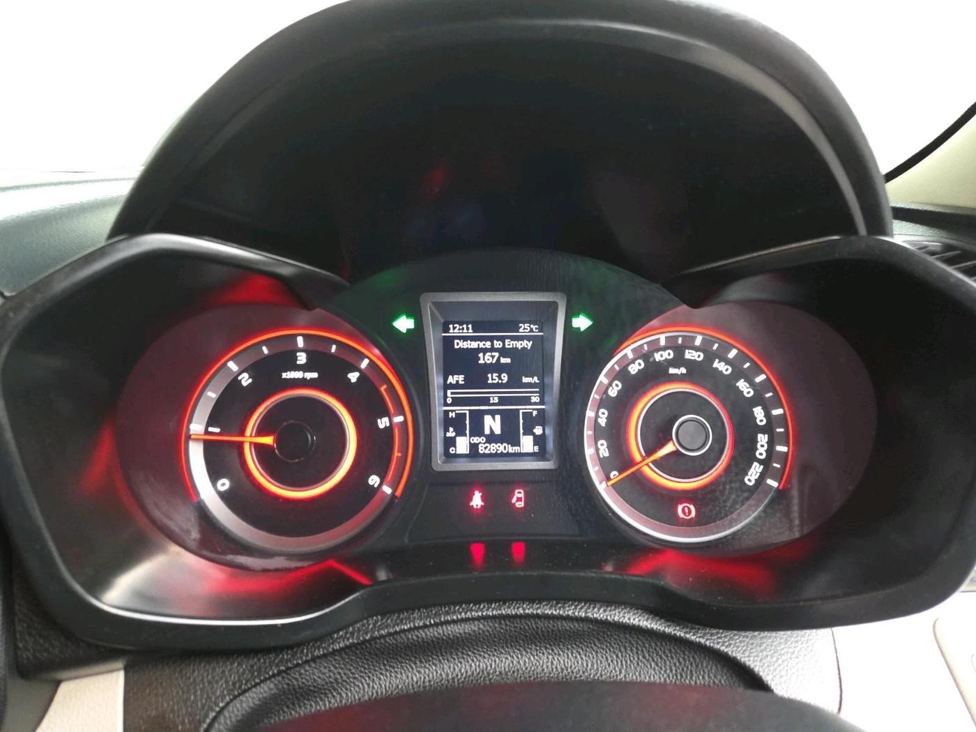 2022 Mahindra XUV300 W6 1.5 DIESEL AMT, Diesel, Automatic, 82,890 km, interior
