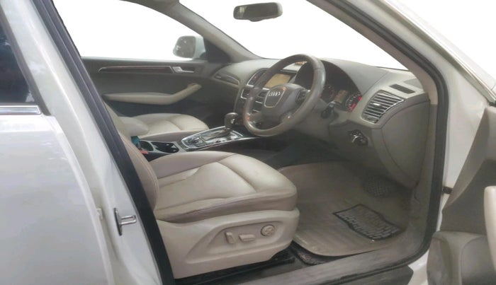 2011 Audi Q5 2.0 TDI QUATTRO, Diesel, Automatic, 1,36,637 km, interior