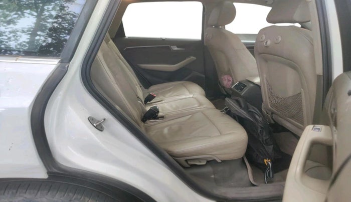 2011 Audi Q5 2.0 TDI QUATTRO, Diesel, Automatic, 1,36,637 km, interior