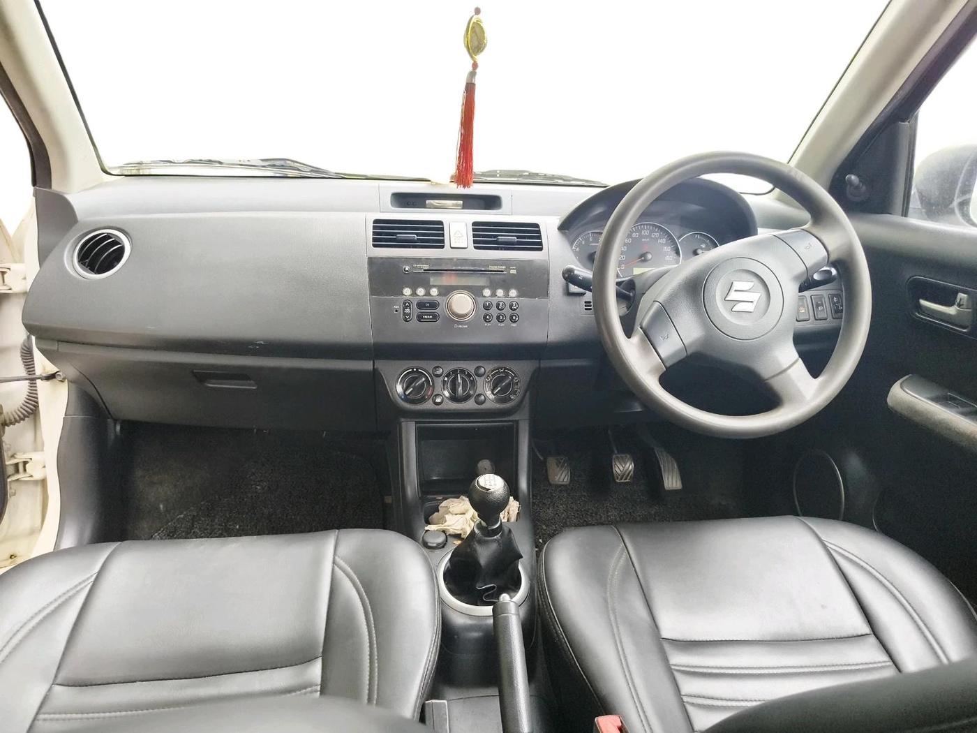 2011 Maruti Swift Dzire VXI, CNG, Manual, 1,21,499 km, interior