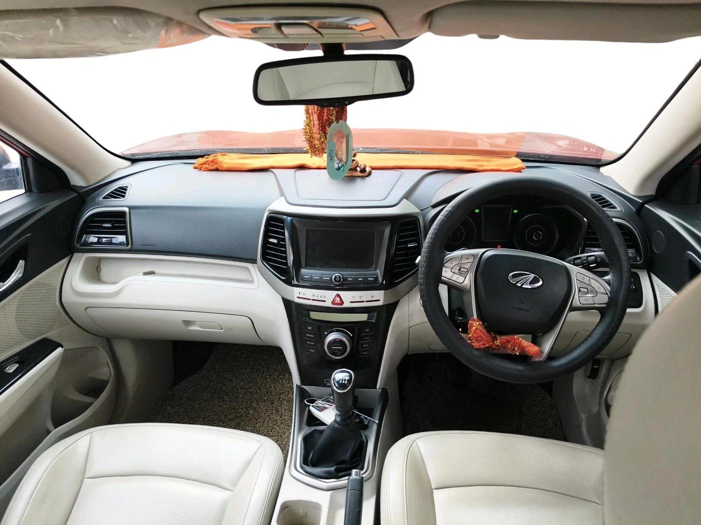 2019 Mahindra XUV300 W8 (O) 1.2 PETROL, Petrol, Manual, 72,565 km, interior