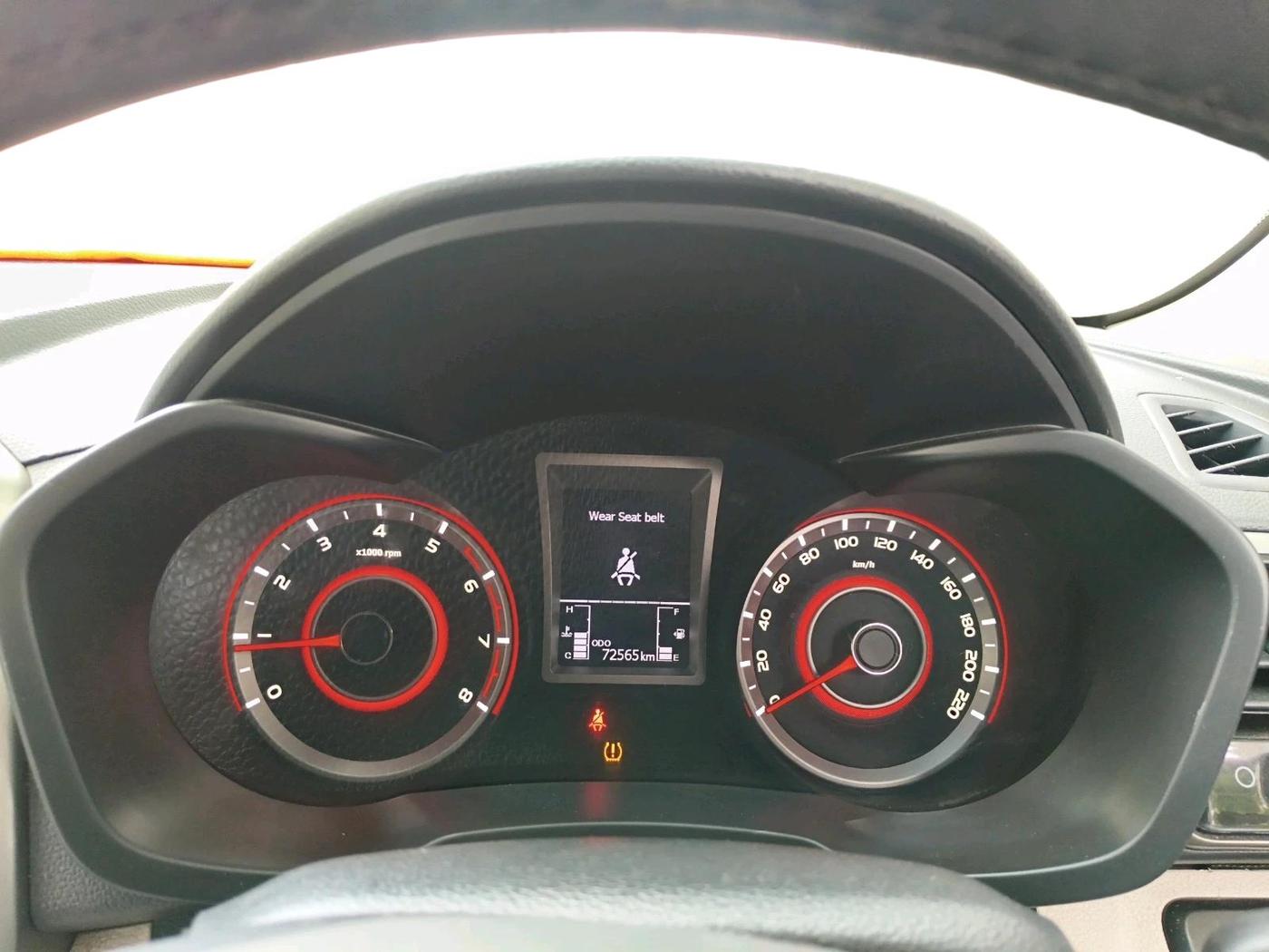 2019 Mahindra XUV300 W8 (O) 1.2 PETROL, Petrol, Manual, 72,565 km, interior