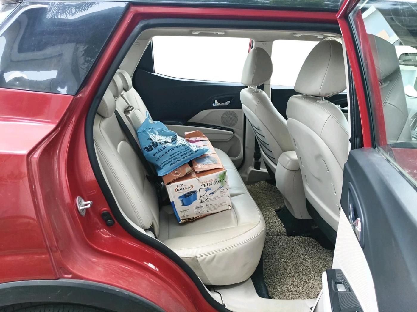 2019 Mahindra XUV300 W8 (O) 1.2 PETROL, Petrol, Manual, 72,565 km, interior