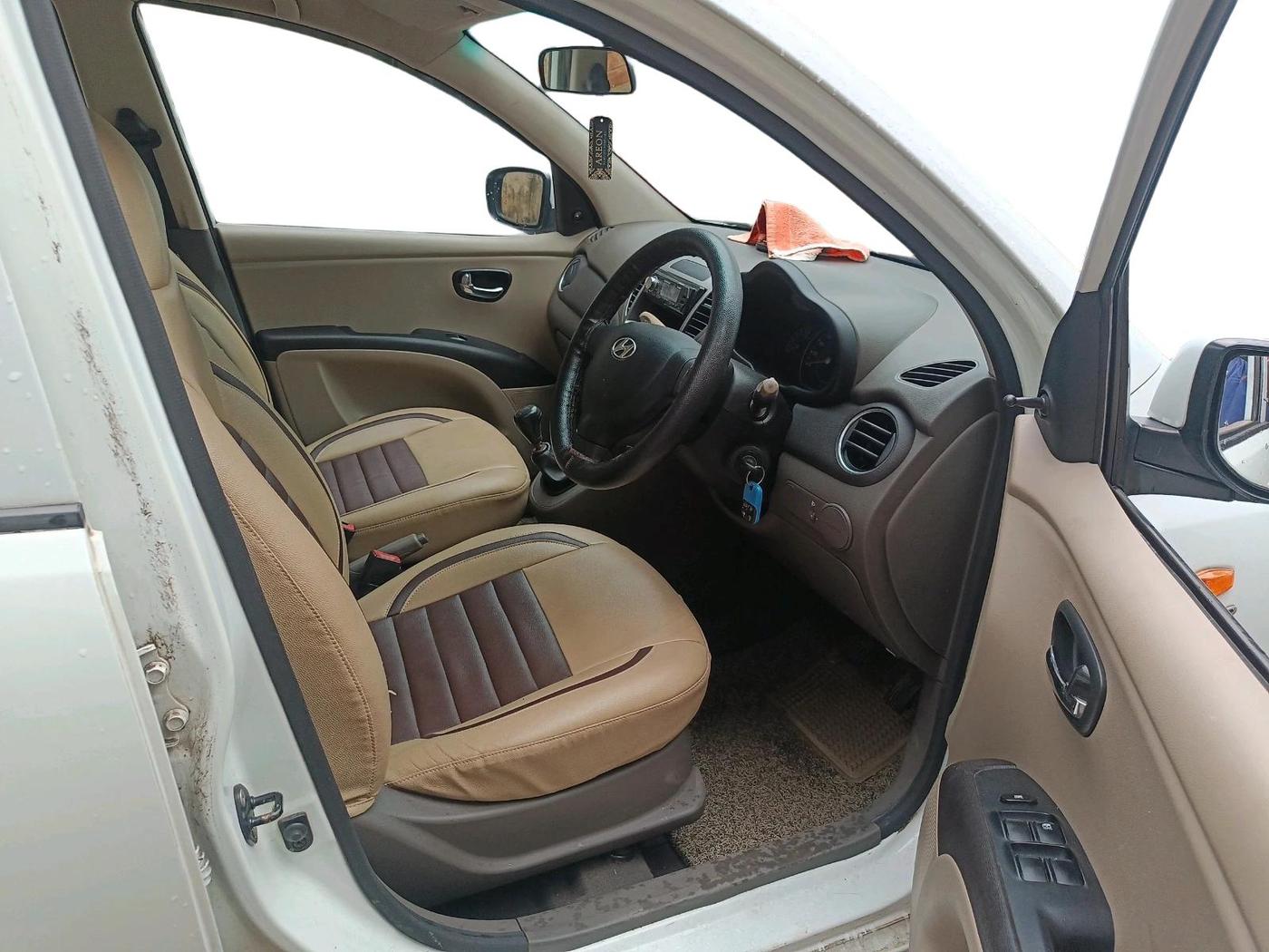 2012 Hyundai i10 MAGNA 1.1, Petrol, Manual, 1,37,150 km, interior