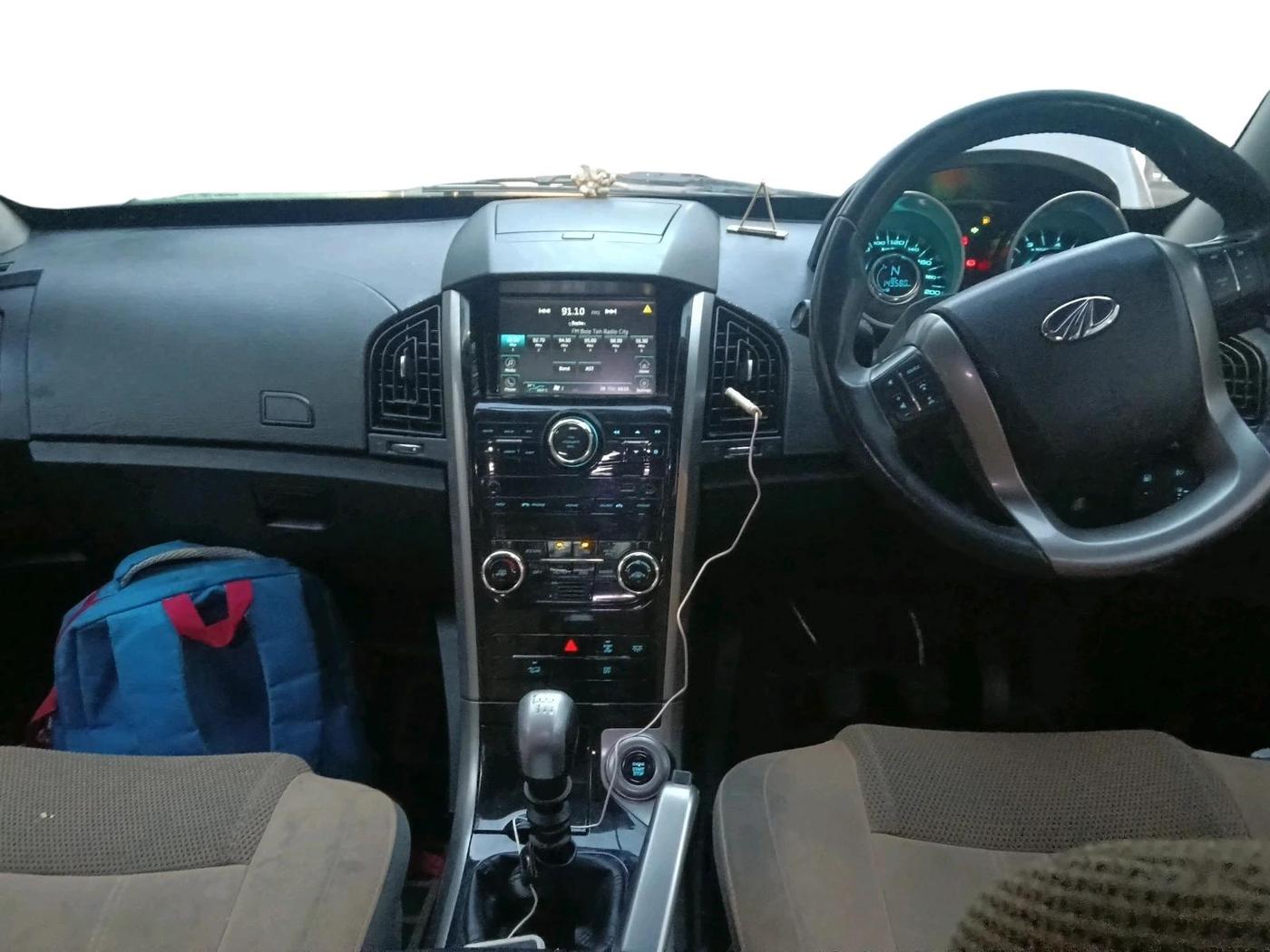 2019 Mahindra XUV500 W9, Diesel, Manual, 1,49,580 km, interior