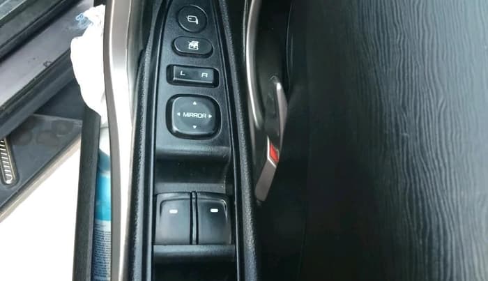 2019 Mahindra XUV500 W9, Diesel, Manual, 1,49,580 km, interior