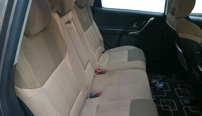 2019 Mahindra XUV500 W9, Diesel, Manual, 1,49,580 km, interior