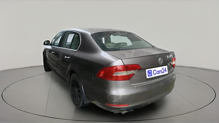 2014 Skoda Superb ELEGANCE 2.0 TDI CR AT, Diesel, Automatic, 1,97,498 km, exterior
