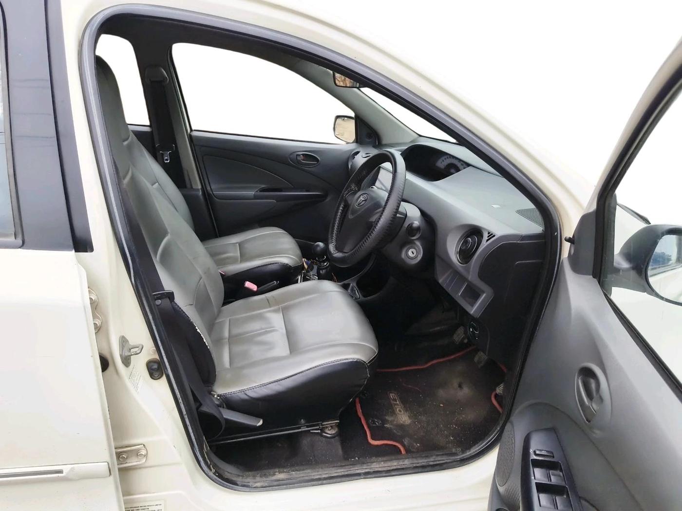 2012 Toyota Etios Liva GD, Diesel, Manual, 2,89,108 km, interior