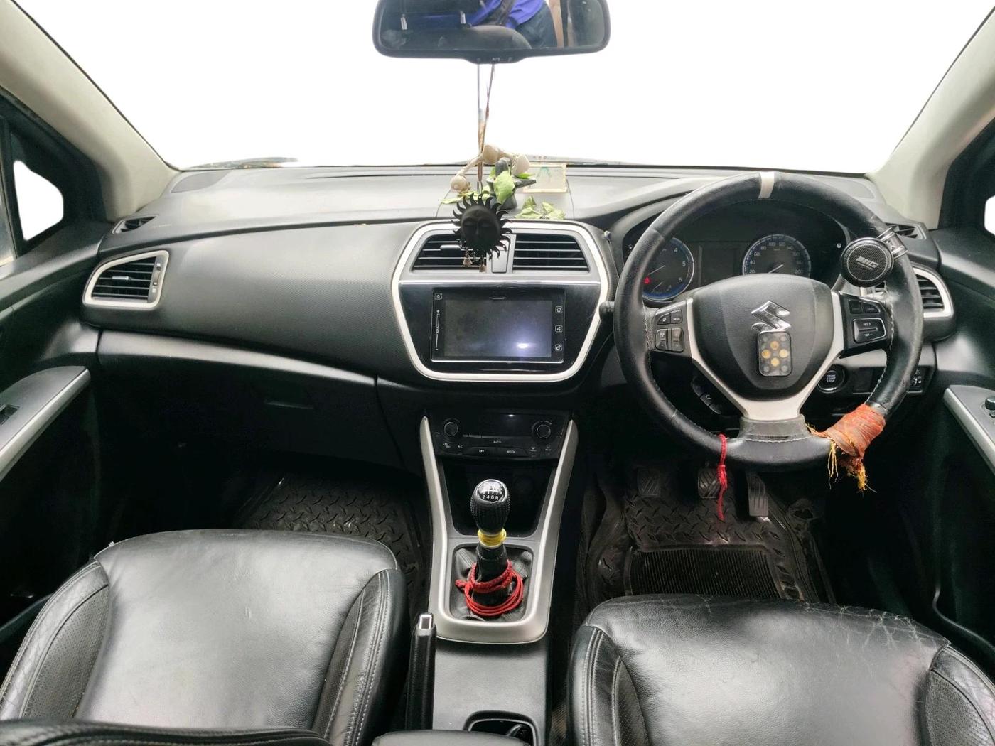 2015 Maruti S Cross ALPHA 1.6, Diesel, Manual, 90,472 km, interior