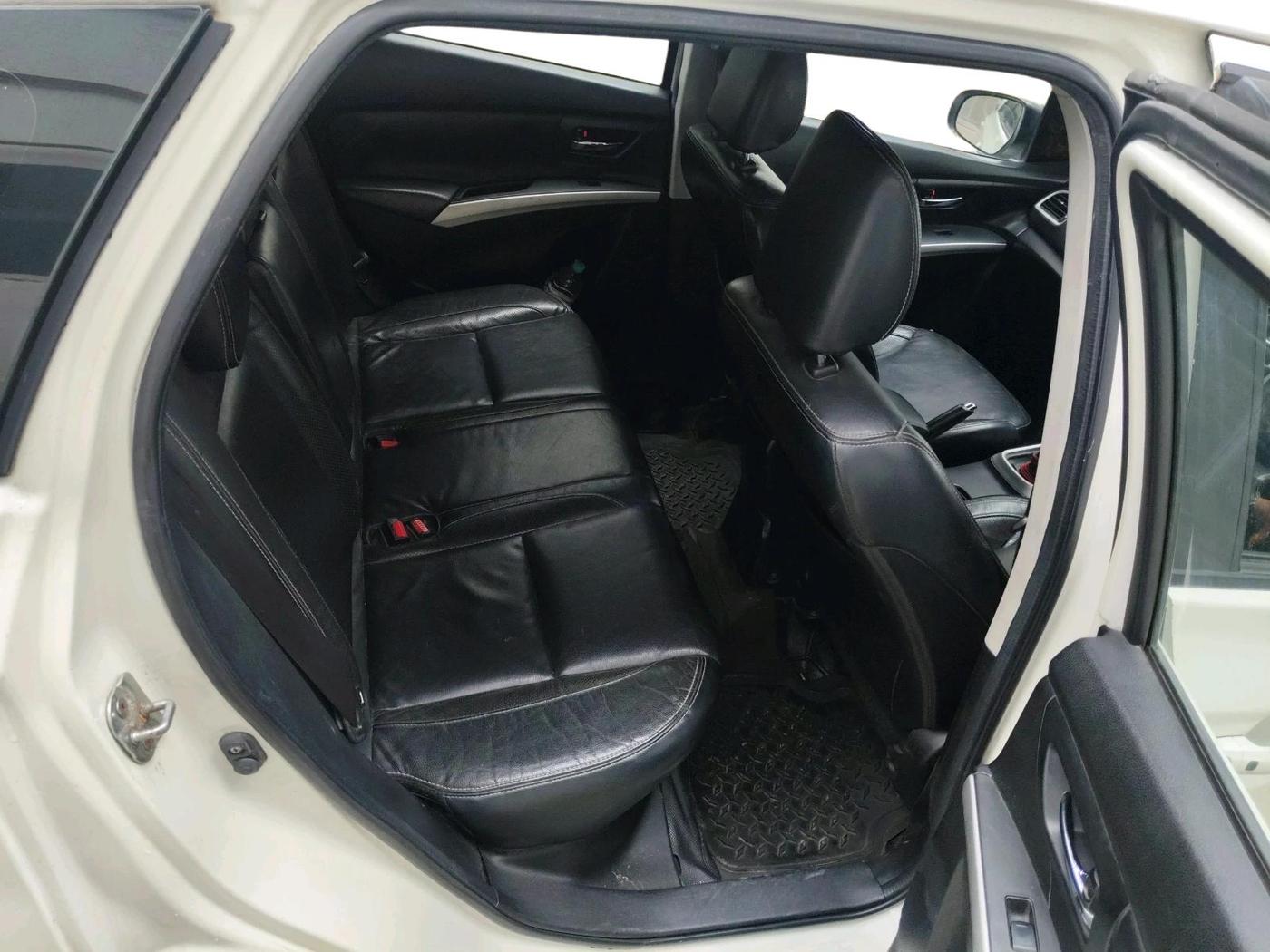 2015 Maruti S Cross ALPHA 1.6, Diesel, Manual, 90,472 km, interior
