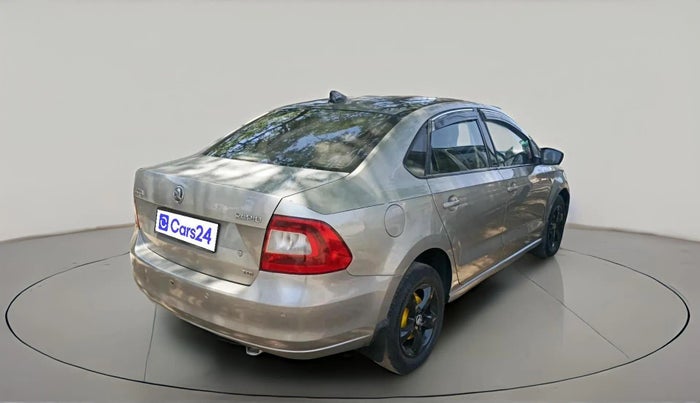 2013 Skoda Rapid ELEGANCE 1.6 TDI CR MT, Diesel, Manual, 1,41,571 km, exterior