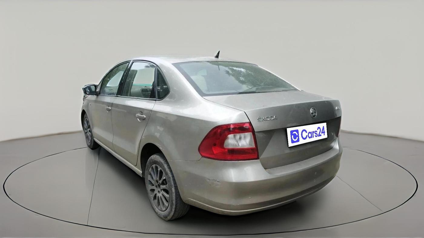 2015 Skoda Rapid 1.5 TDI CR ELEGANCE PLUS AT, Diesel, Automatic, 82,889 km, exterior