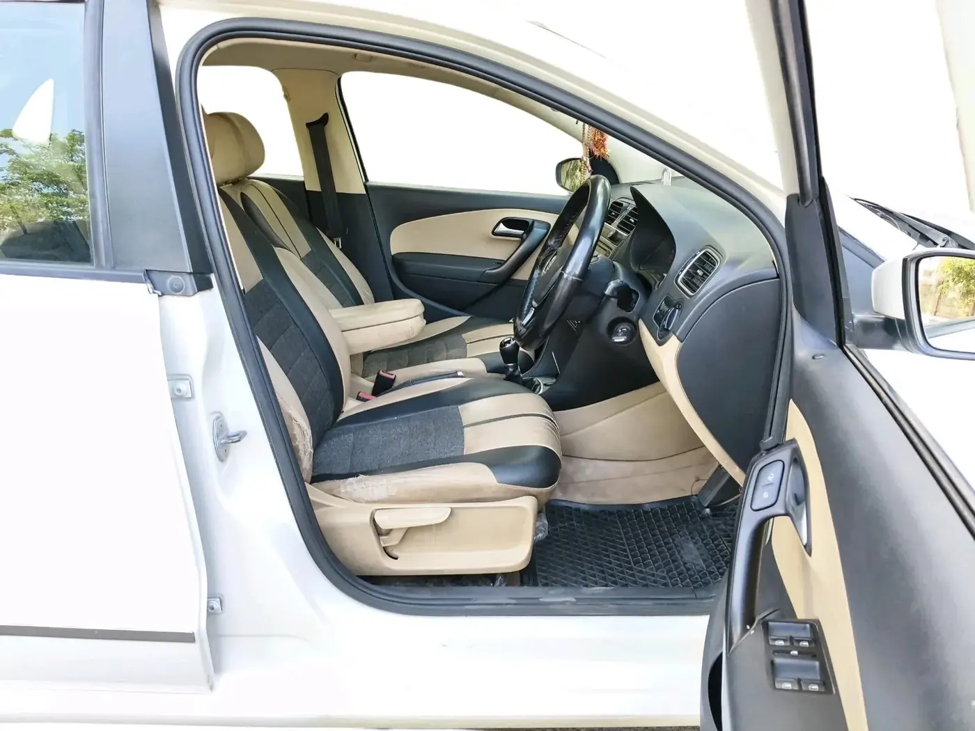 2019 Volkswagen Ameo HIGHLINE PLUS 1.0L 16 ALLOY, CNG, Manual, 1,17,549 km, interior