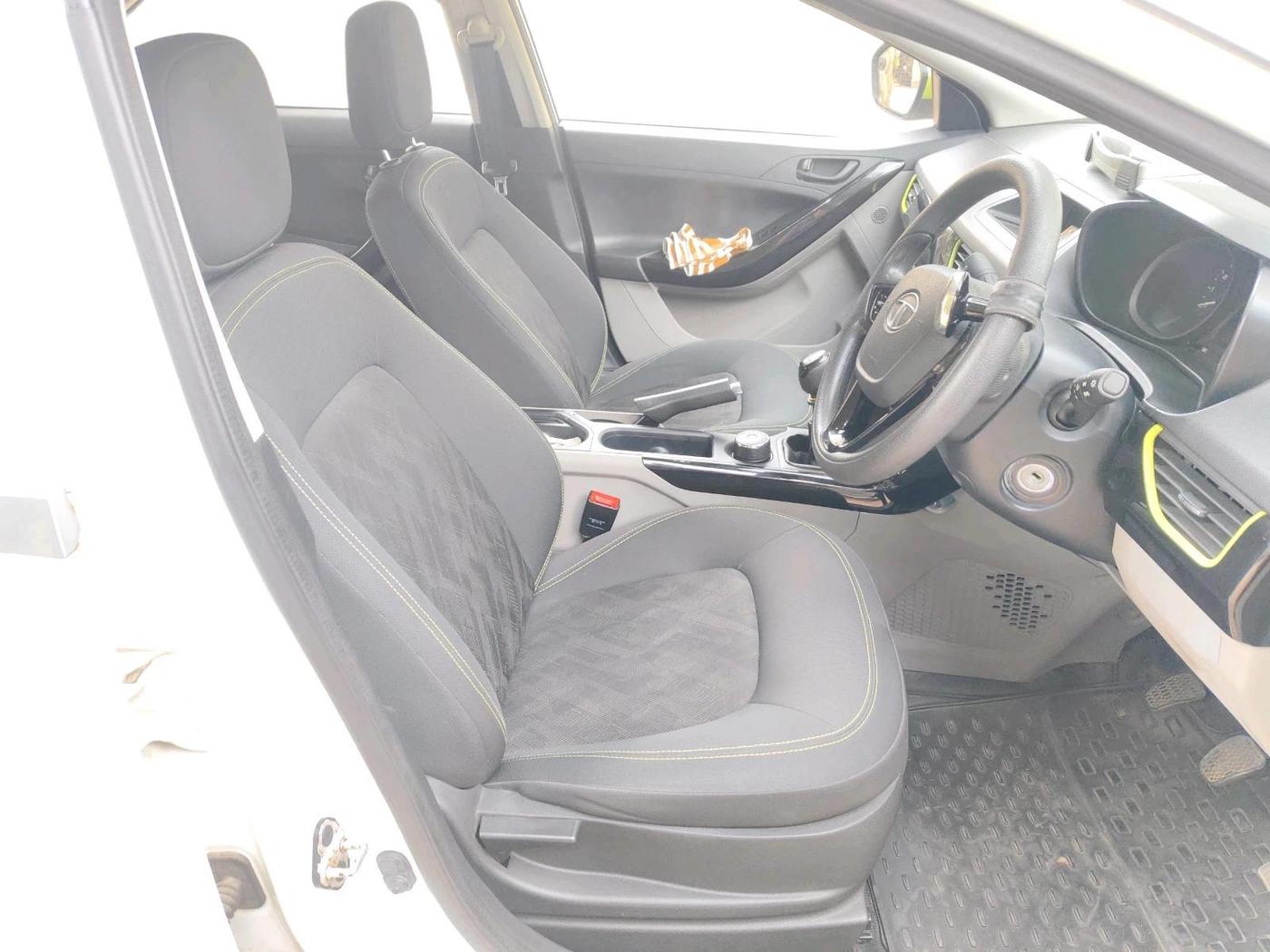 2018 Tata NEXON KRAZ MT PETROL, Petrol, Manual, 20,116 km, interior