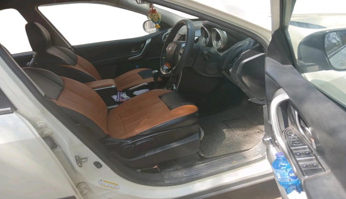 2019 Mahindra XUV500 W7, Diesel, Manual, 83,559 km, interior