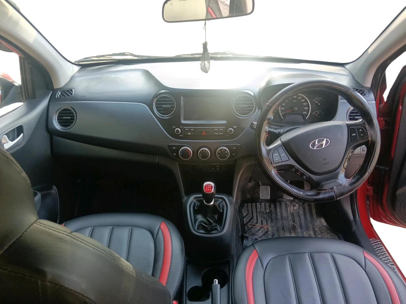 2018 Hyundai Grand i10 SPORTZ 1.2 KAPPA VTVT DUAL TONE, Petrol, Manual, 77,518 km, interior