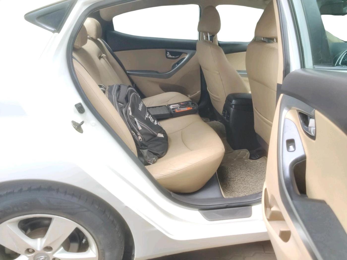 2013 Hyundai New Elantra 1.6 SX MT DIESEL, Diesel, Manual, 1,10,951 km, interior