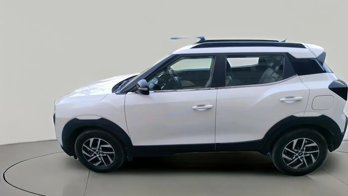 2024 Mahindra XUV 3XO AX5 1.5 Turbo Diesel, Diesel, Manual, 17,039 km, exterior