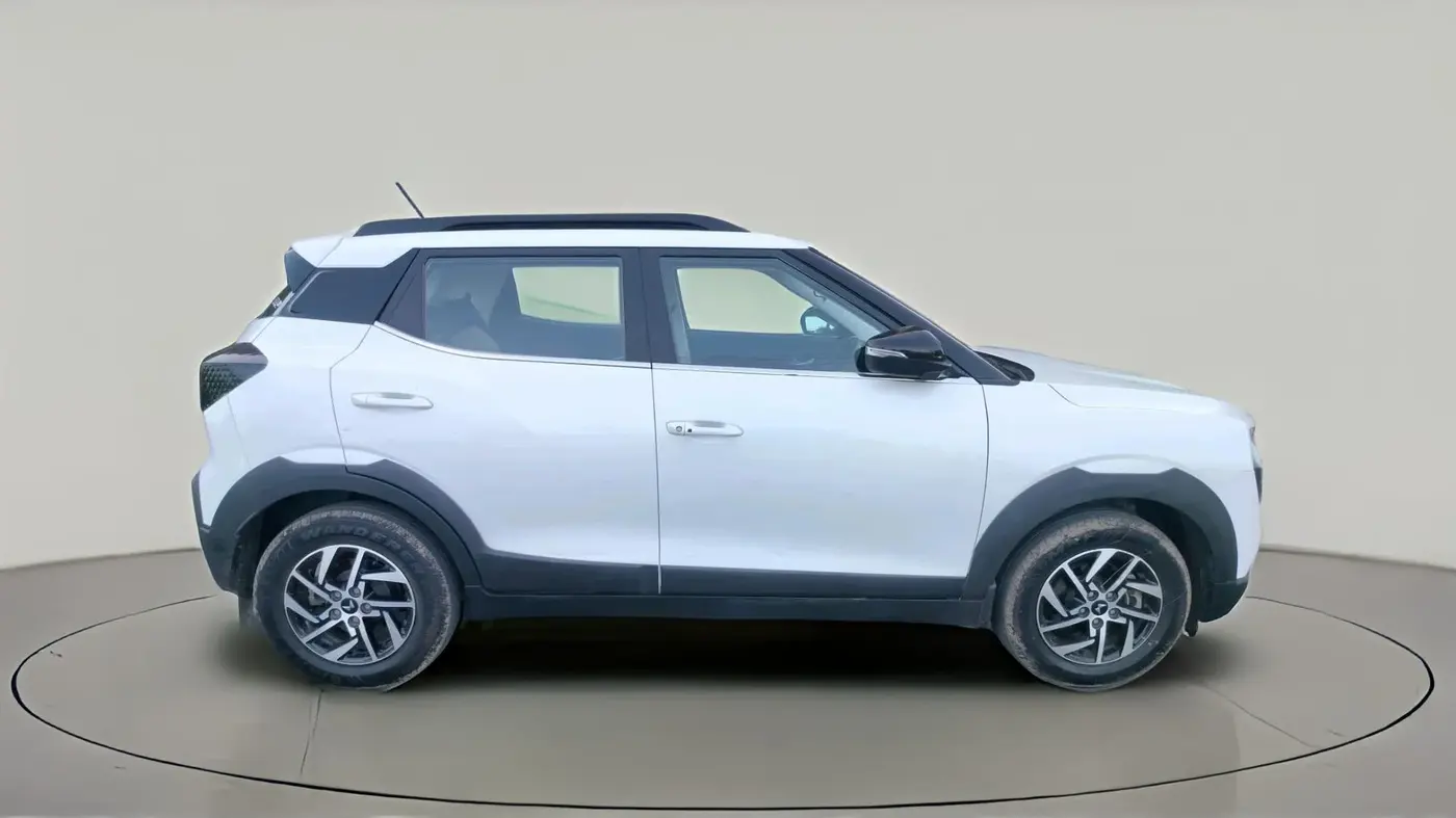 2024 Mahindra XUV 3XO AX5 1.5 Turbo Diesel, Diesel, Manual, 17,039 km, exterior