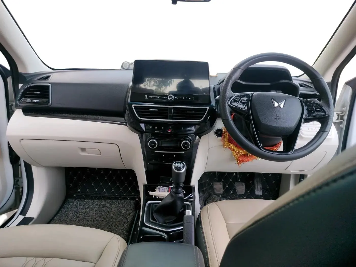 2024 Mahindra XUV 3XO AX5 1.5 Turbo Diesel, Diesel, Manual, 17,039 km, interior