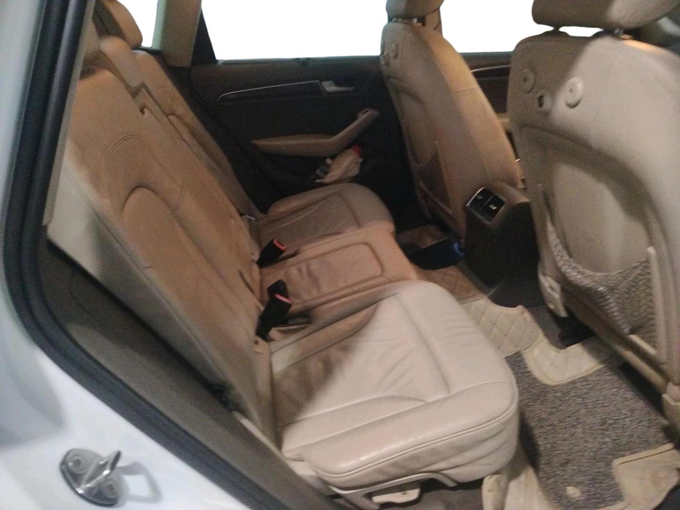 2012 Audi Q5 2.0 TDI QUATTRO, Diesel, Automatic, 2,19,749 km, interior