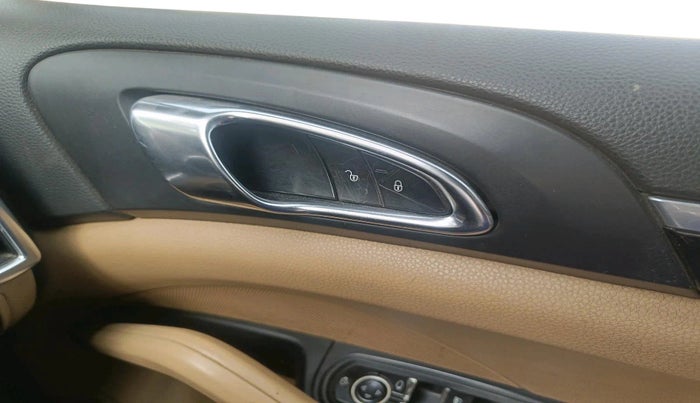 2014 Porsche Cayenne DIESEL, Diesel, Automatic, 1,38,400 km, interior