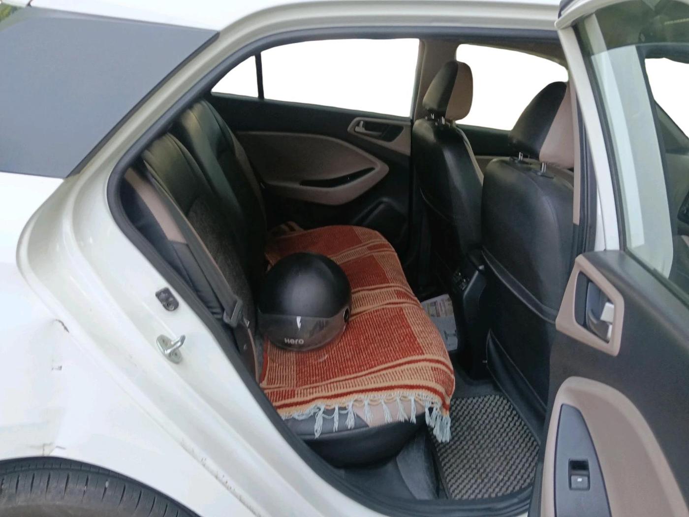 2015 Hyundai Elite i20 ASTA 1.4 CRDI, Diesel, Manual, 1,40,072 km, interior
