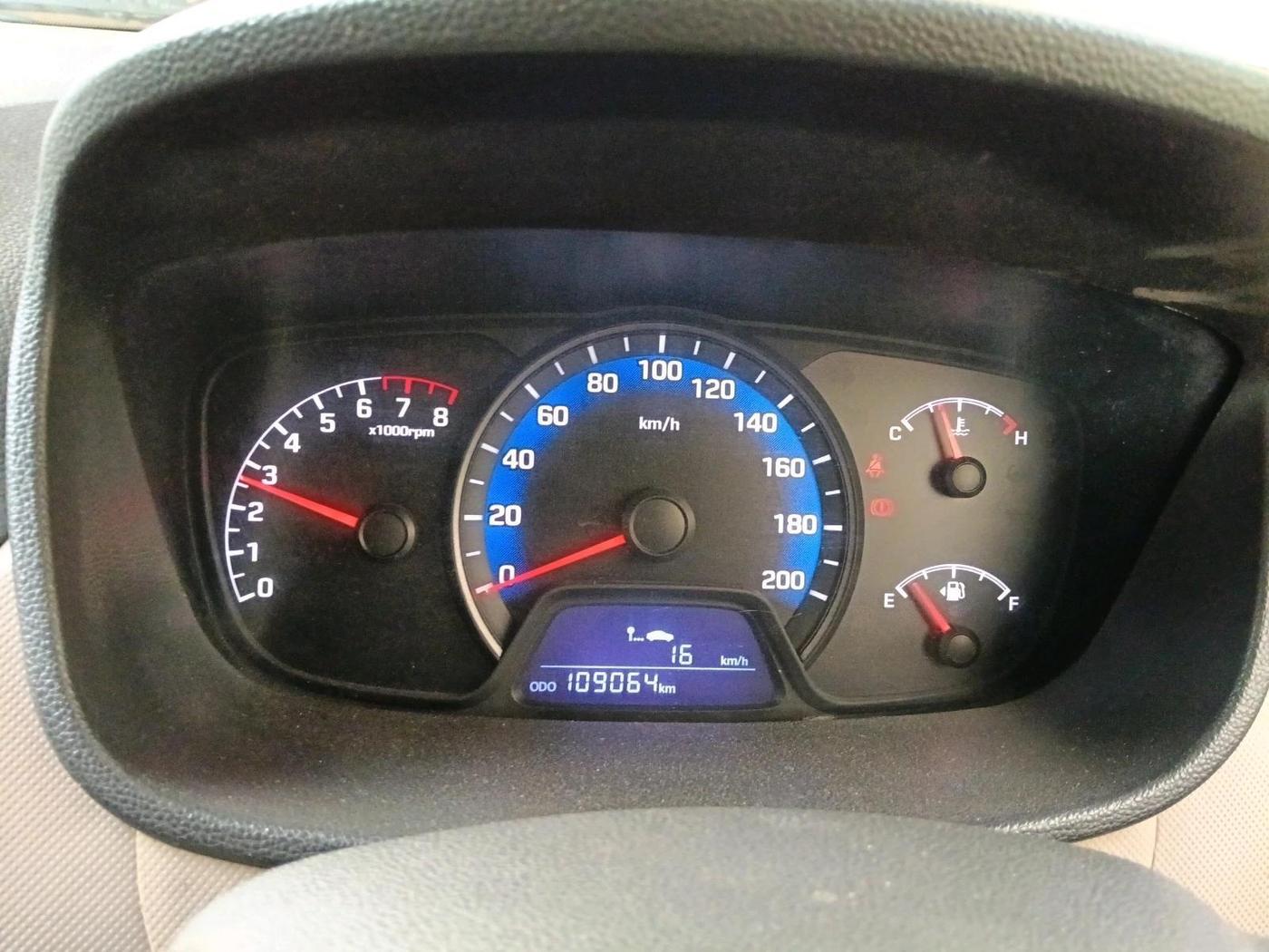 2014 Hyundai Xcent S 1.2, Petrol, Manual, 1,09,064 km, interior