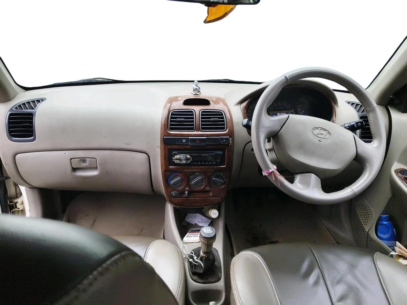 2011 Hyundai Accent GLE, CNG, Manual, 1,72,140 km, interior