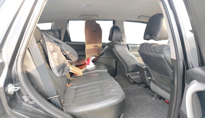 2019 Mahindra XUV500 W7, Diesel, Manual, 1,40,688 km, interior