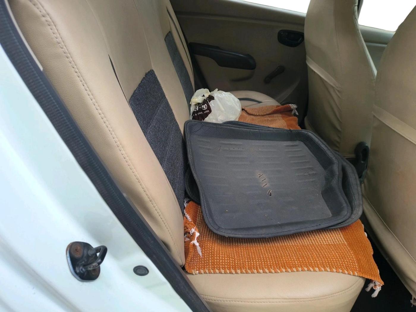 2011 Hyundai i10 ERA 1.1, CNG, Manual, 1,08,271 km, interior