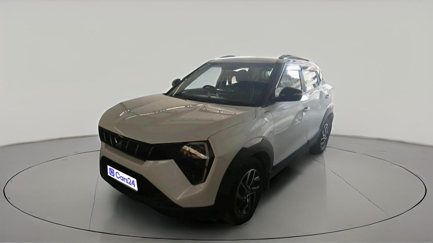 2025 Mahindra XUV 3XO AX5 1.2 L TCMPFI AT, Petrol, Automatic, 8,120 km, exterior